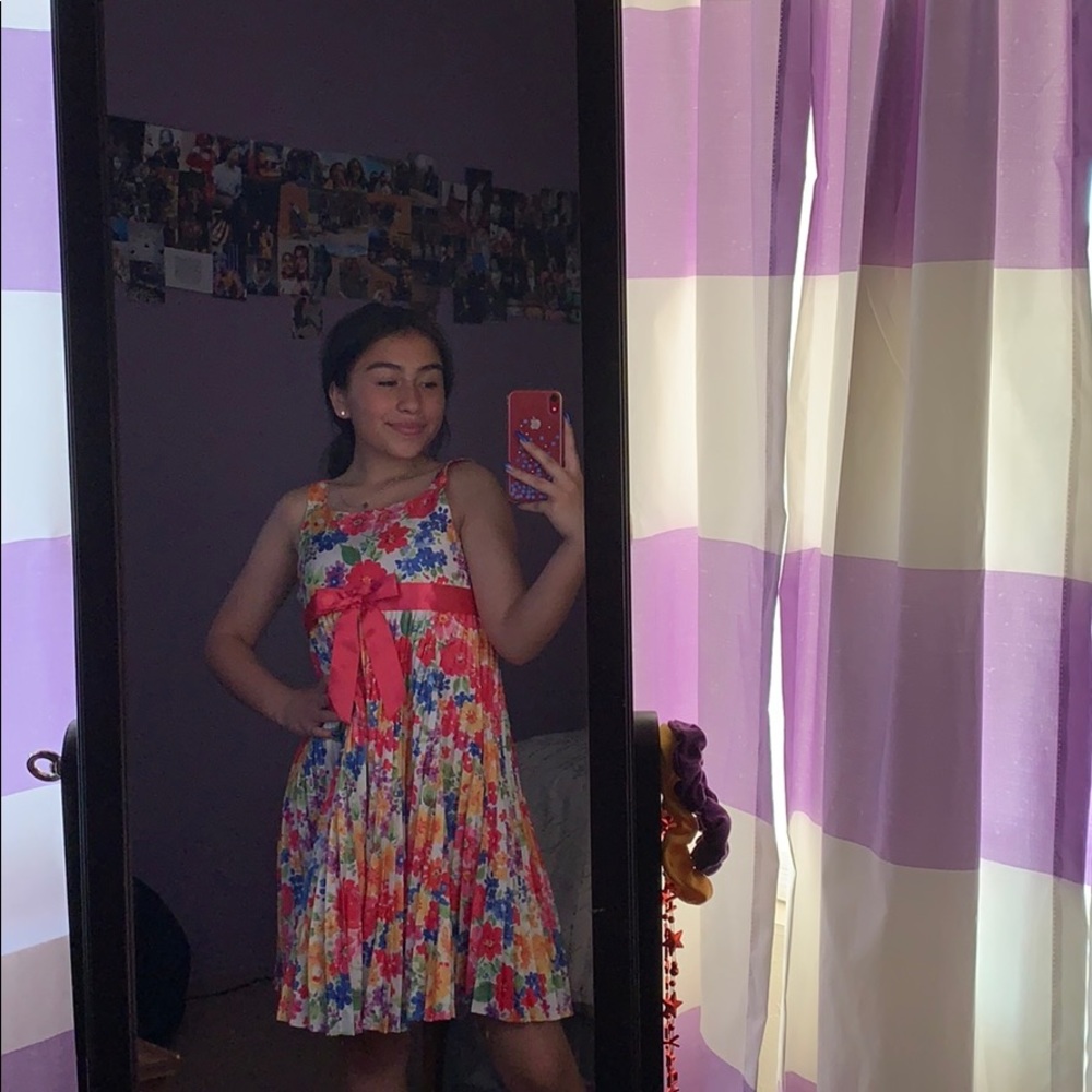 floral ruffled dress .